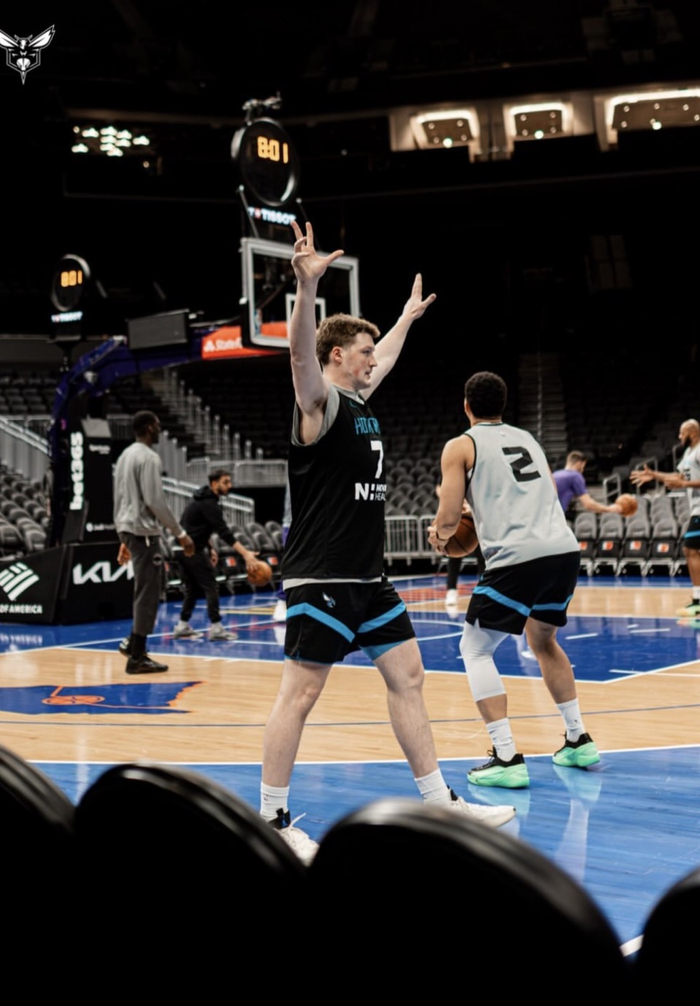 关于太狠了！风云突变夏洛特黄蜂赛后刷新队史纪录转会期阿贾克斯备战CBA常规赛，冲刺阶段国际米兰调整名单以备足总杯的信息